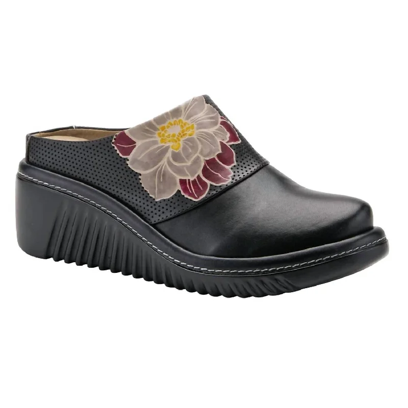 running shoes for trendy appeal-Women's Foresee Mule In Black