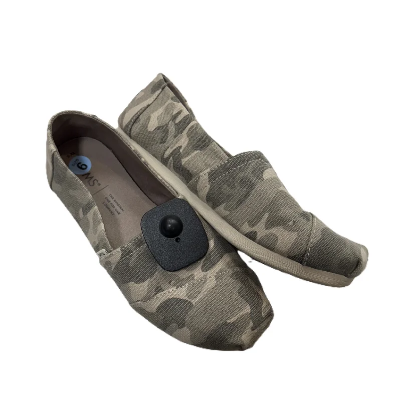 Flats in quiet spaces-Shoes Flats By Toms In Camouflage Print, Size: 6