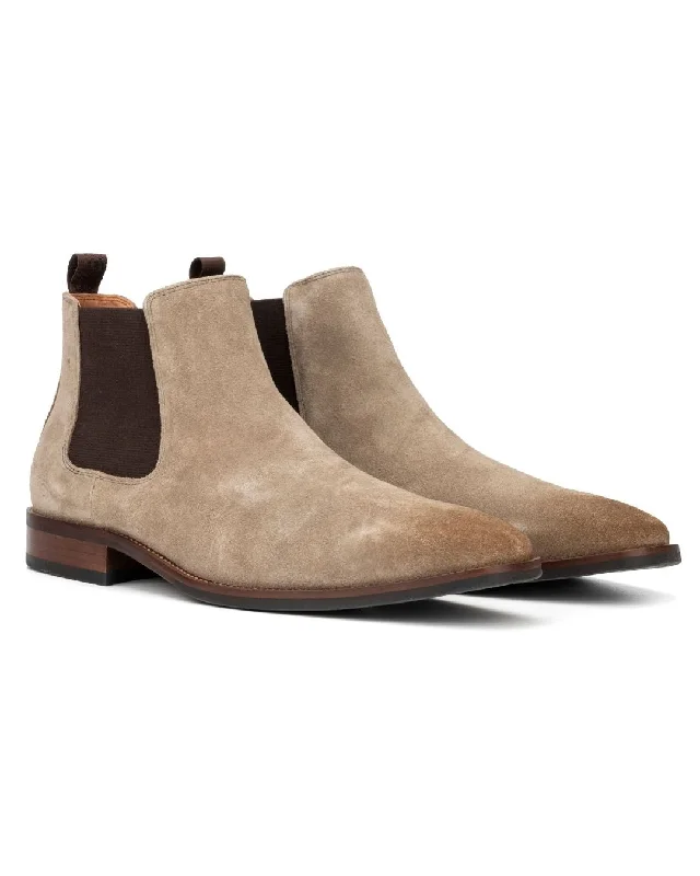 sandals with subtle style-How to pair boots with vests-Men's Evans Chelsea Boot