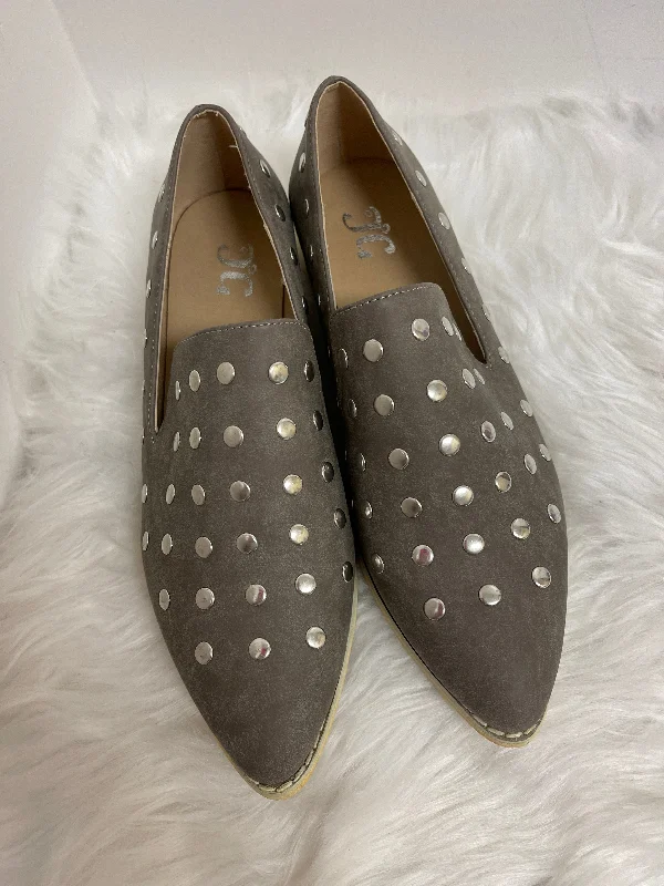 Flats near schools-Grey Shoes Flats Clothes Mentor, Size 8