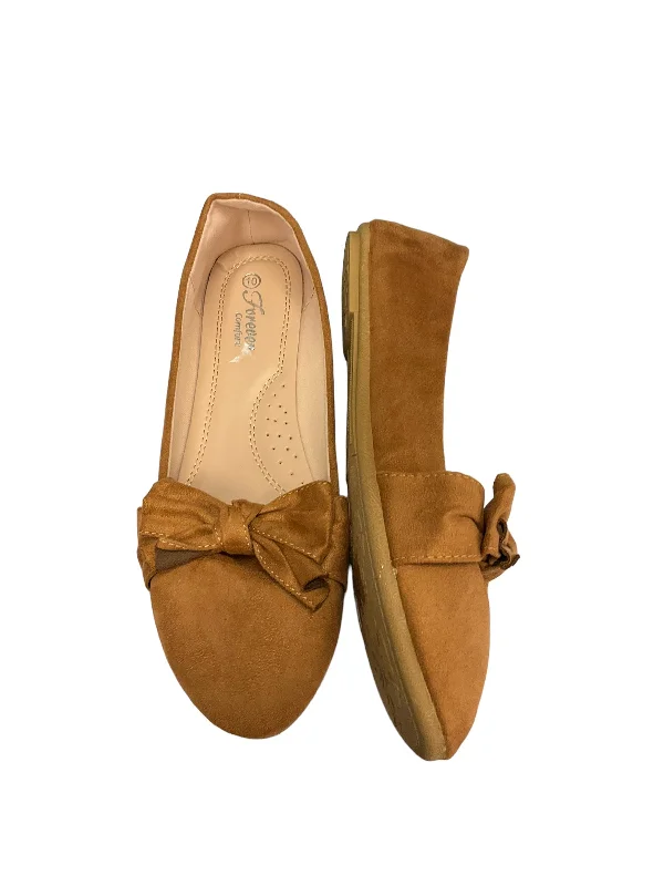 Flats near outdoor charm-Tan Shoes Flats Clothes Mentor, Size 10