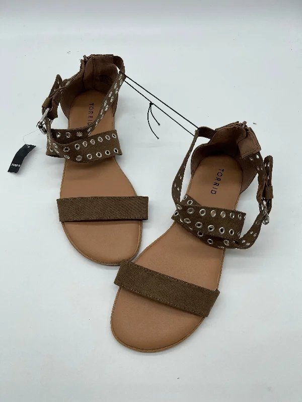 Flats with scenic design-Brown Sandals Flats Torrid, Size 9.5