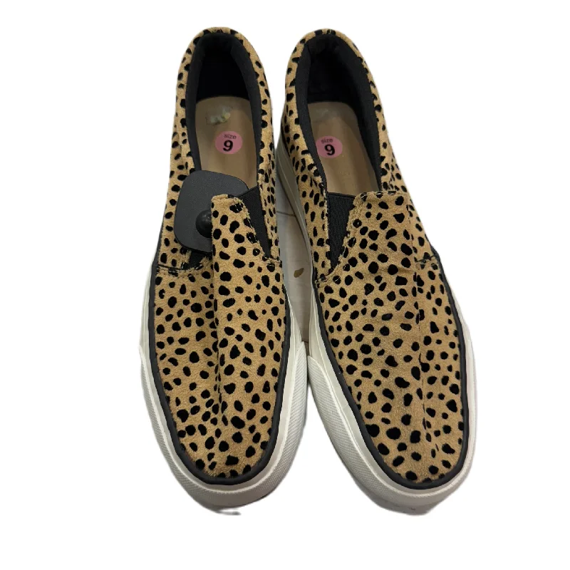 Flats in family spaces-Shoes Flats By Restricted In Animal Print, Size: 9