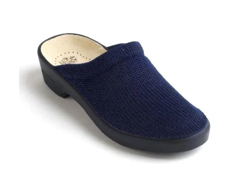 running shoes for brisk walks-Women's - Classic Light Clog 1001 In Navy