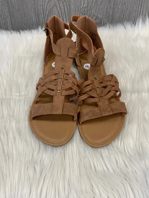 Flats with cozy spaces-Brown Sandals Flats Maurices, Size 8