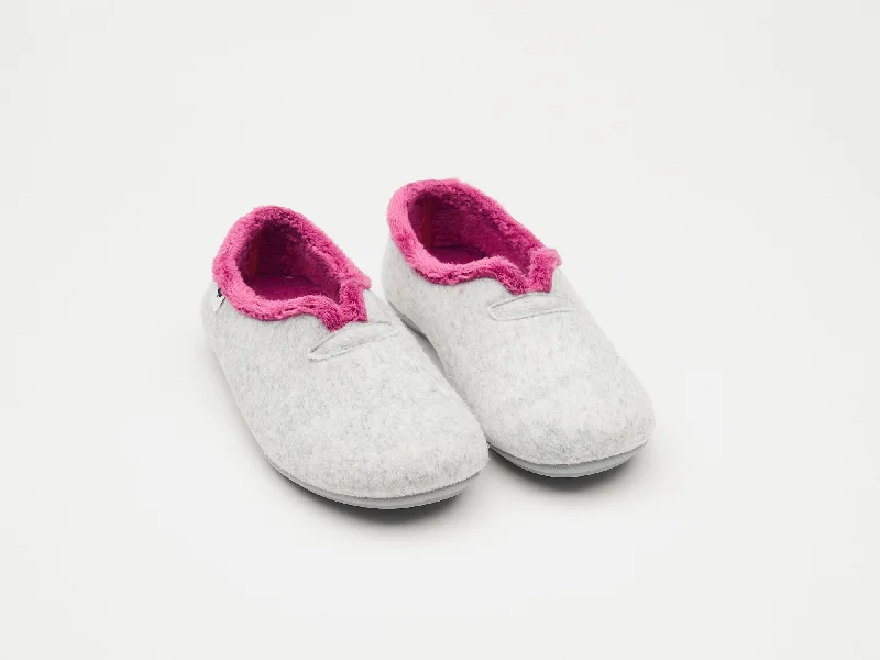 running shoes with traction pads-Women's grey and rapsberry felt and faux fur slippers