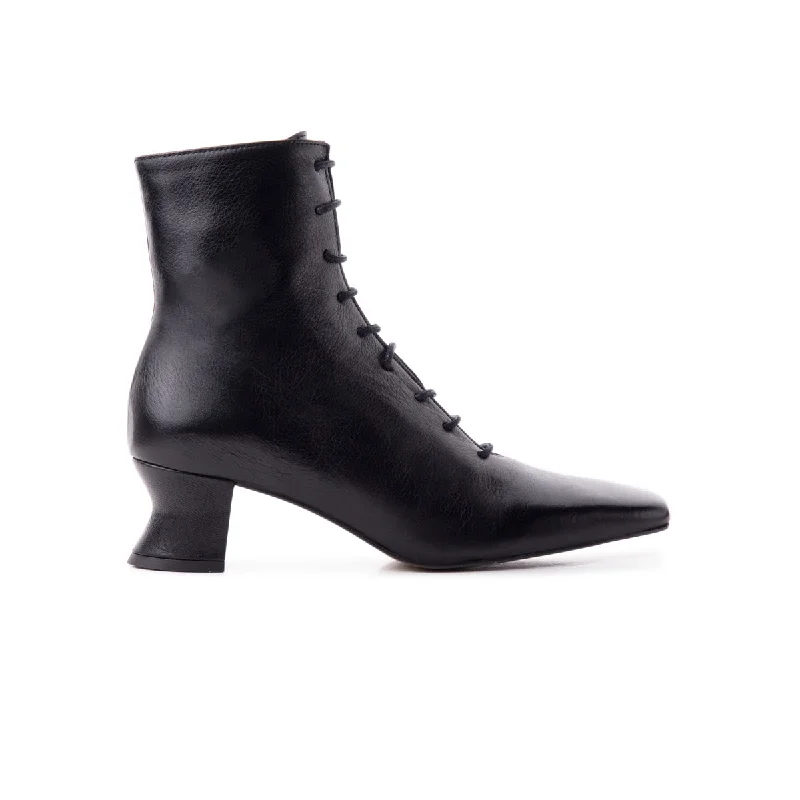 sandals for brisk walks-How to pair boots with tunics-Trafalgar Black Leather