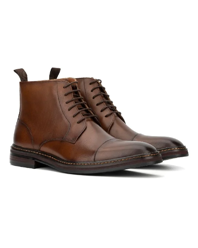 sandals for gentle paths-How to wear boots with hats-Men's Barnaby Boot